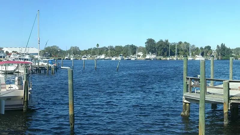 Tarpon Springs, Florida — neighborhood and community scene