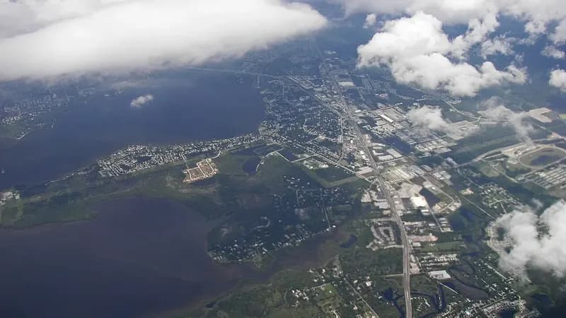 Oldsmar, Florida — neighborhood and community scene